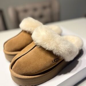 Ugg Platform Slippers (Disquette)  Size 6